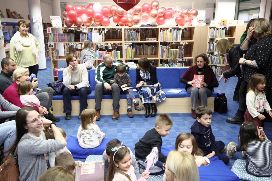 Karlovac: Ministrice Obuljen Koržinek i Hrstić u knjižnici čitale knjige djeci | Author: Josip Mikacic/PIXSELL