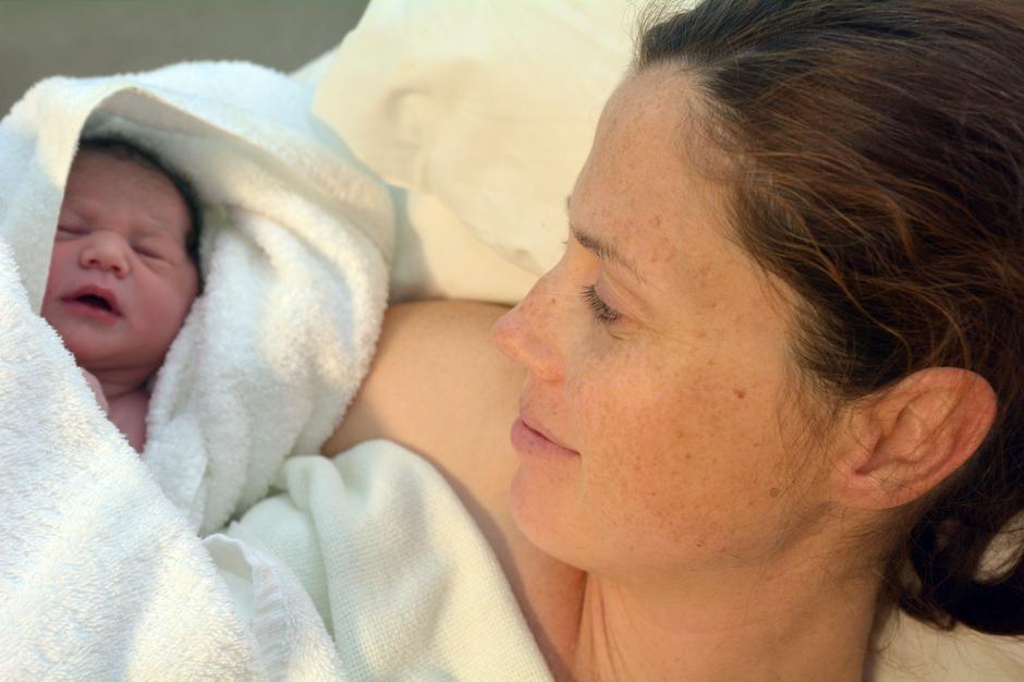 majka beba mama porod | Author: Shutterstock