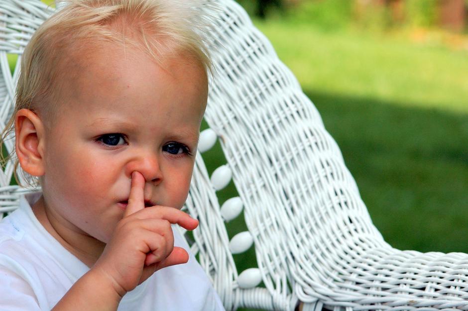 beba dijete kopanje nosa nos | Author: Thinkstock