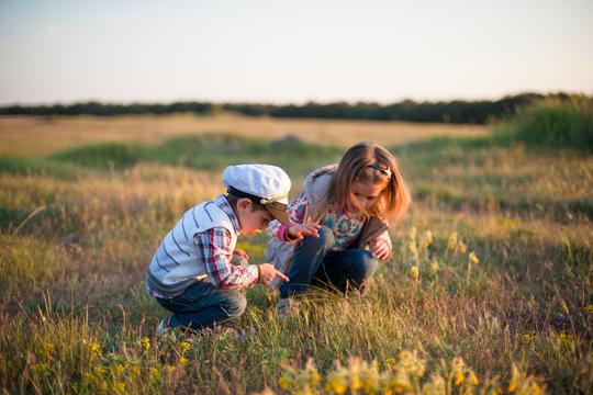 djeca trava priroda