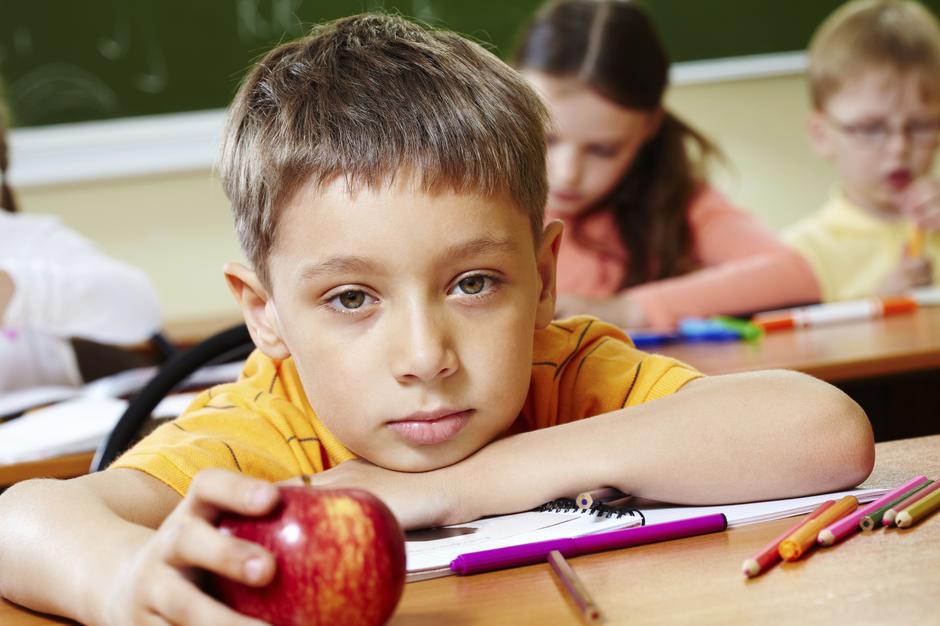 dječak u školi, jabuka | Author: Thinkstock