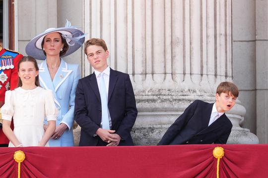 Trooping the Colour, proslava ro?endana kralja Charlesa, Kate zablistala u plavom 