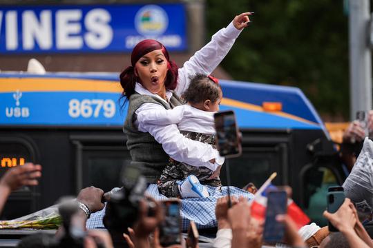 Reperica Cardi B tijekom pop-up eventa u Washington Heightsu