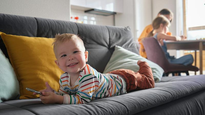 Mla&dstrok;a bra&cacute;a i sestre provode vi&scaron;e vremena na ekranima - dokazano