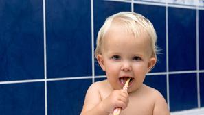beba zubi četkica pranje