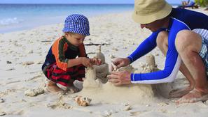 pijesak plaža otac sin
