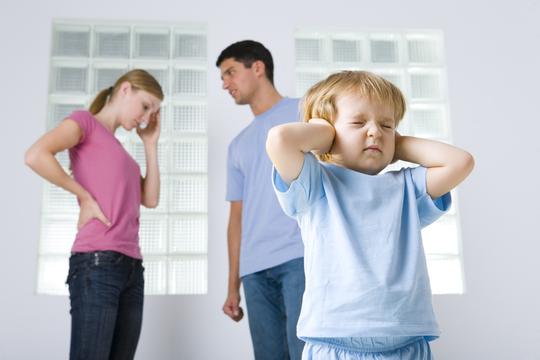 svađa roditelja, dijete sluša