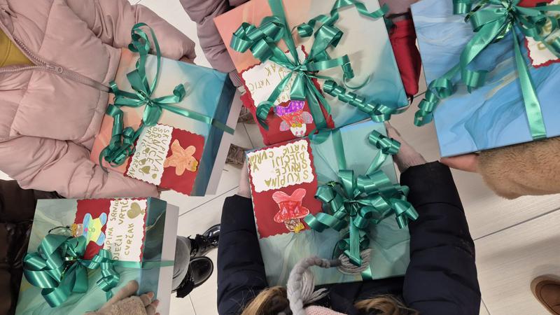 Kad se male ruke slo&zcaron;e: Djeca iz vrti&cacute;a Cvr&ccaron;ak pripremila i podijelila bo&zcaron;i&cacute;ne kola&ccaron;i&cacute;e korisnicima pu&ccaron;kih kuhinja