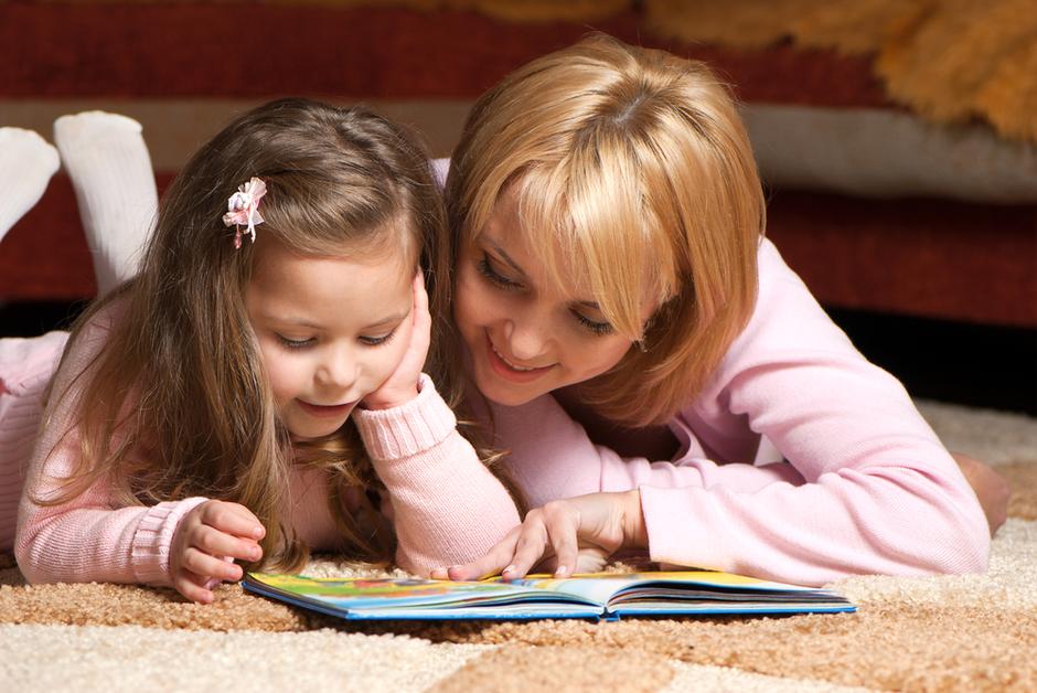 čitanje mama kći | Author: Shutterstock