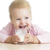 beba djevojčica mlijeko jogurt