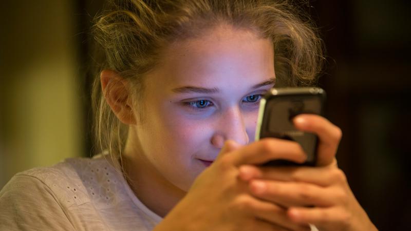 I Slovenija planira ograni&ccaron;avanje dru&scaron;tvenih mre&zcaron;a za mla&dstrok;e od 15 godina