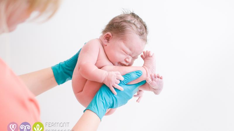 Kako beba stane u maternicu? Prekrasne fotke beba u pozama iz maminog trbuha
