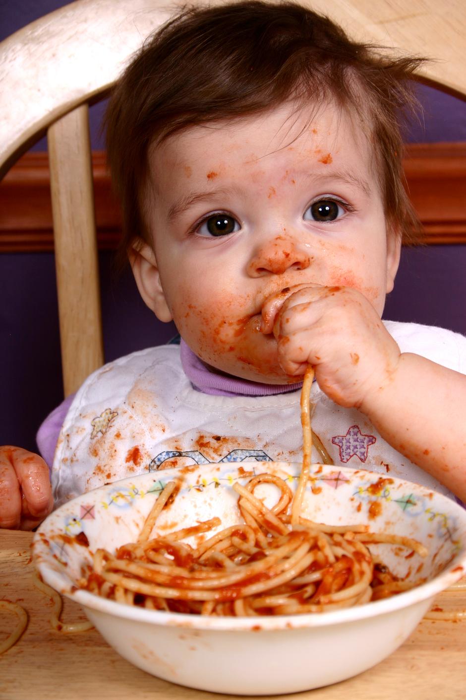 dijete jede tjesteninu | Author: Thinkstock