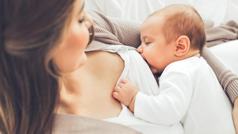 : Mama i beba, dojenje