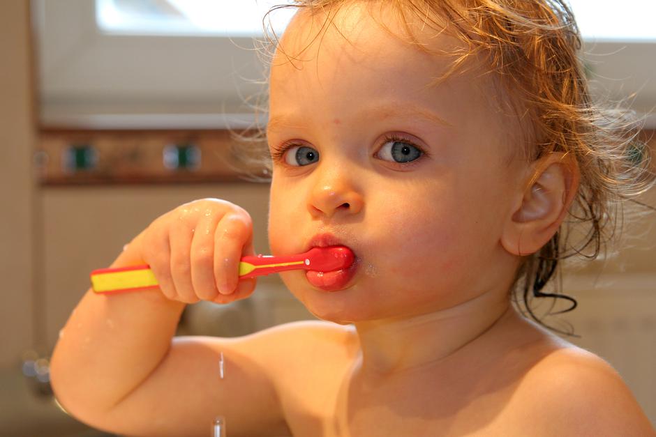 pranje zubiju dijete četkica za zube | Author: Thinkstock