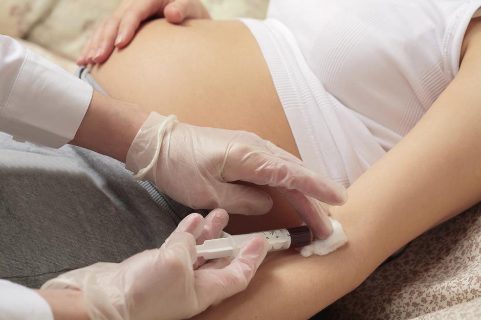 trudnica trbuh injekcija vađenje krvi | Author: Thinkstock