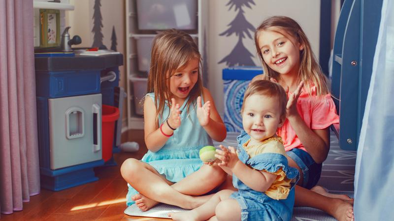 Po &ccaron;emu se to srednja djeca zapravo isti&ccaron;u? Evo za&scaron;to neki smatraju da je to - supermo&cacute;