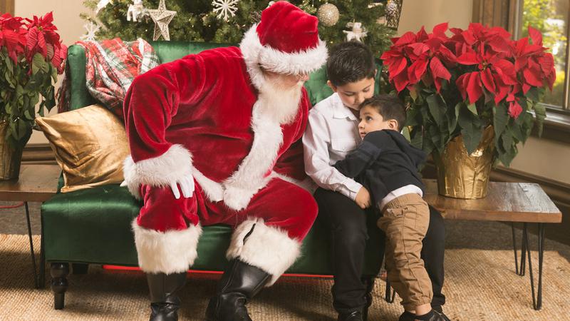 Dijete ne želi fotku s Djedicom? Vrijeme je da prestanemo inzistirati, kažu stručnjaci