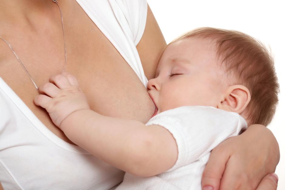 dojenje, beba siše | Author: Thinkstock