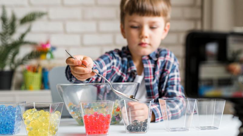 Vodene kuglice se &ccaron;esto koriste kao senzorna igra&ccaron;ka, ali kriju brojne opasnosti. Evo &scaron;to roditelji trebaju znati