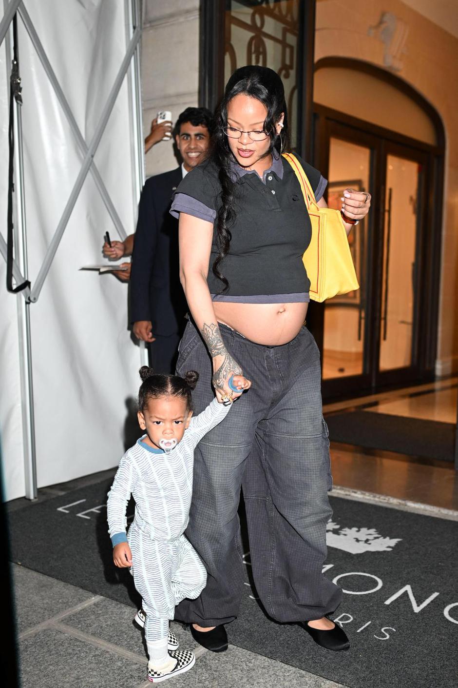 Trudna Rihanna i njen sin Riot stigli u hotel Royal Monceau u Parizu | Author: Yehiel Chekroune / Bestimage/BES
