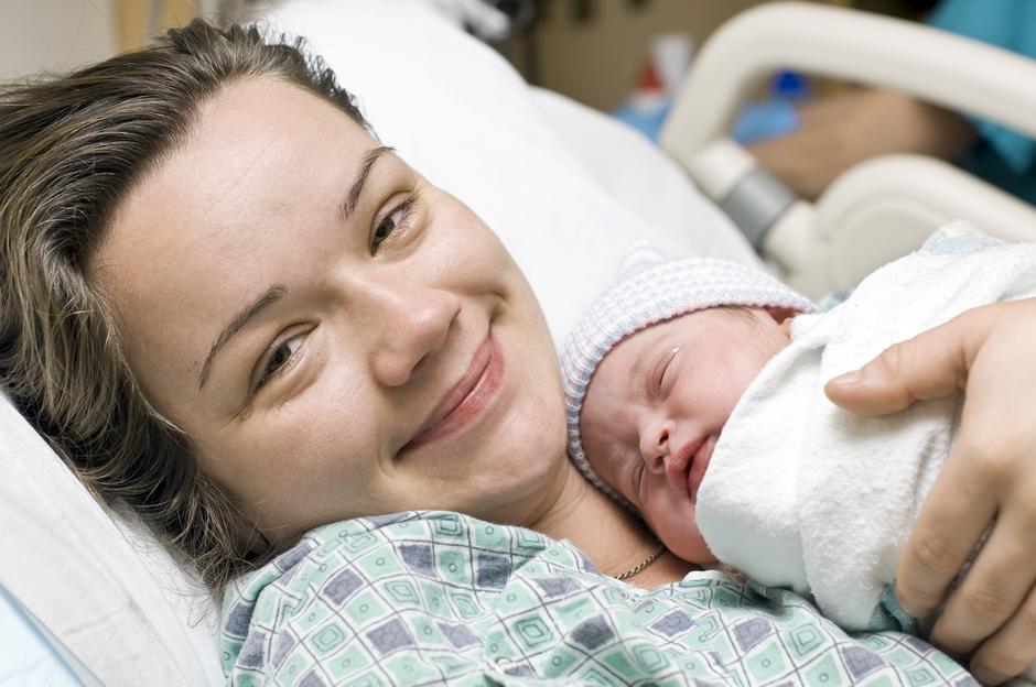 porod dojenje mama beba | Author: Thinkstock