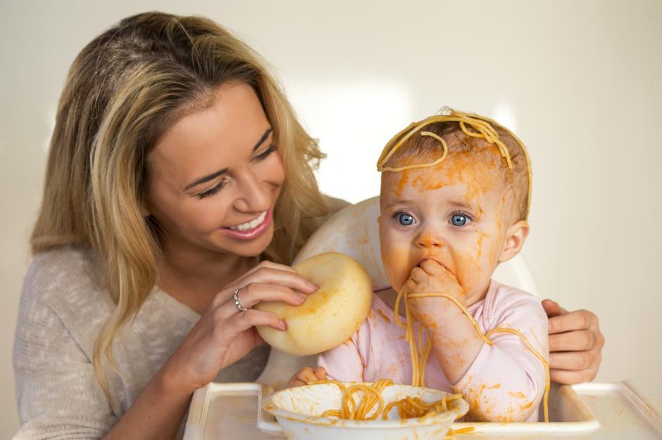mama majka beba hrana špageti | Author: Thinkstock