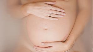 Trudnica trudnoća porod u vodi