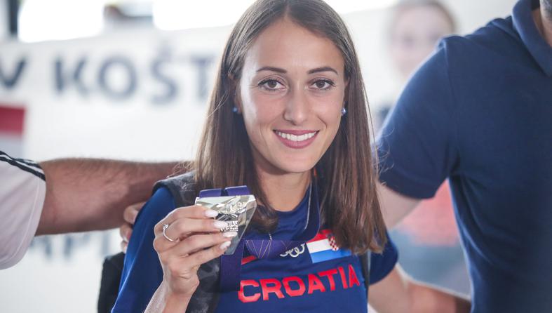 Zagreb: Atletičarka Matea Parlov Koštro vratila se iz Munchena nakon osvojene srebrene medalje u maratonu