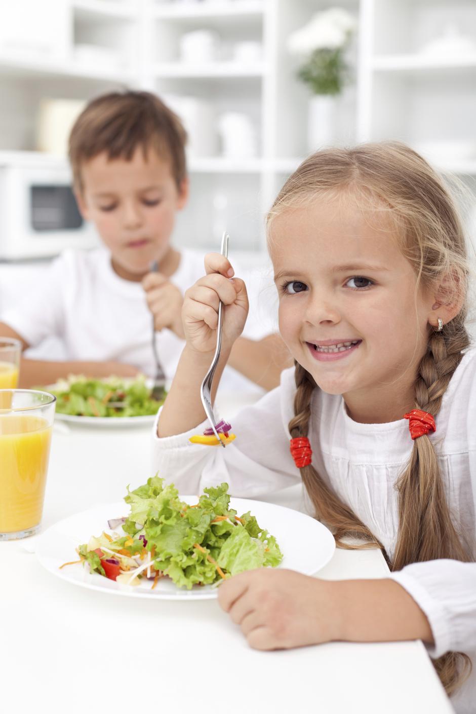 dijete jede povrće | Author: Thinkstock