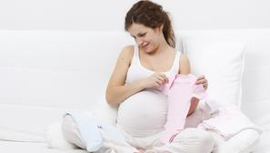 trudnica, odjeća za bebu