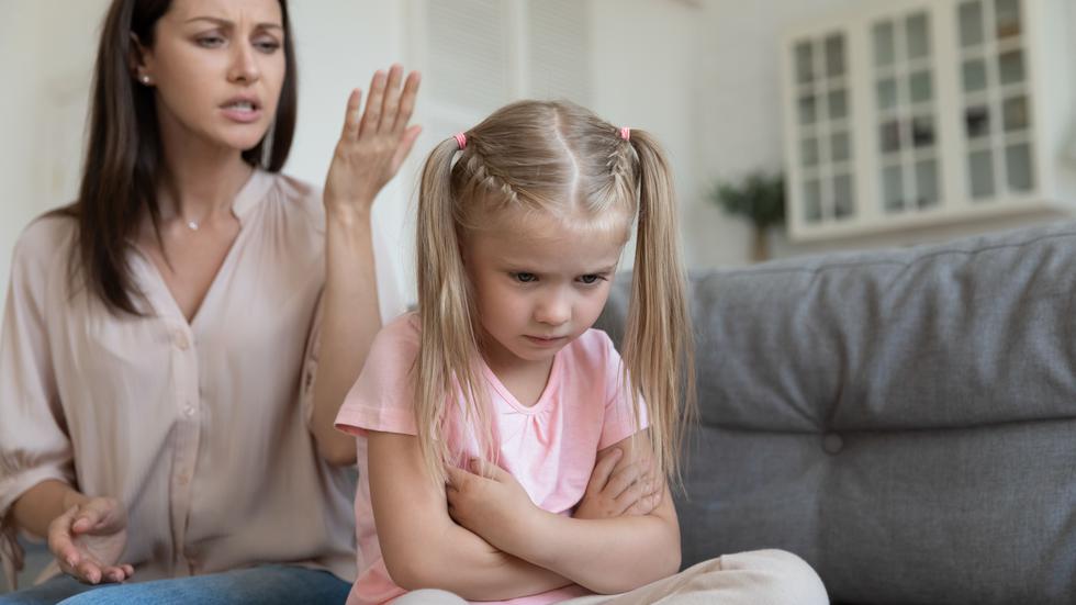 Mama je pokrenula raspravu nakon što je priznala da svojoj kćerci nikada ne govori da se trebati ispričati