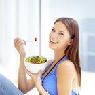zdrava hrana, žena jede salatu