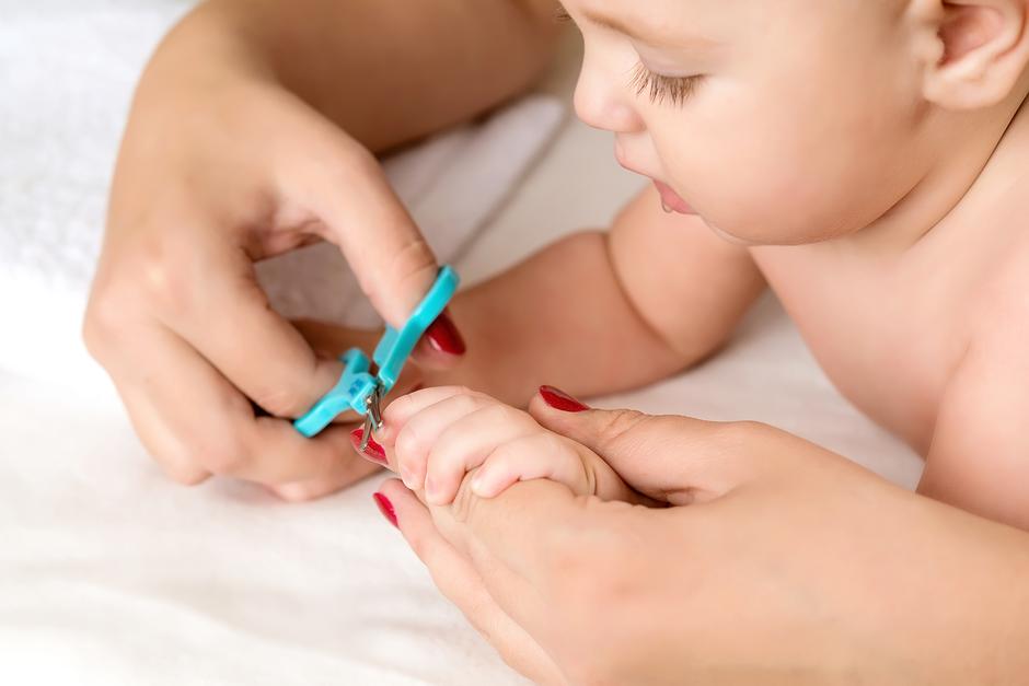 beba, rezanje nokti | Author: Shutterstock