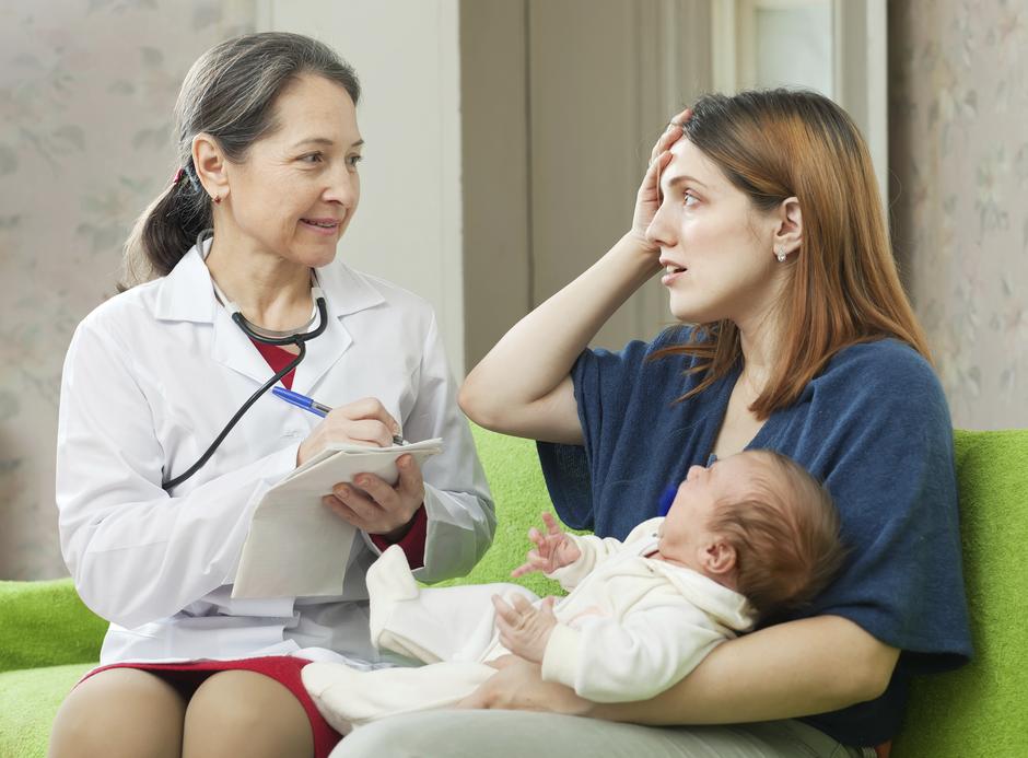majka beba doktor pregled | Author: Thinkstock