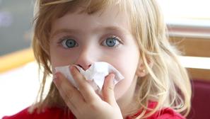 djevojčica curenje nos alergija prehlada