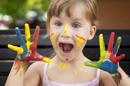 hiperaktivno dijete, ruke uprljane bojom