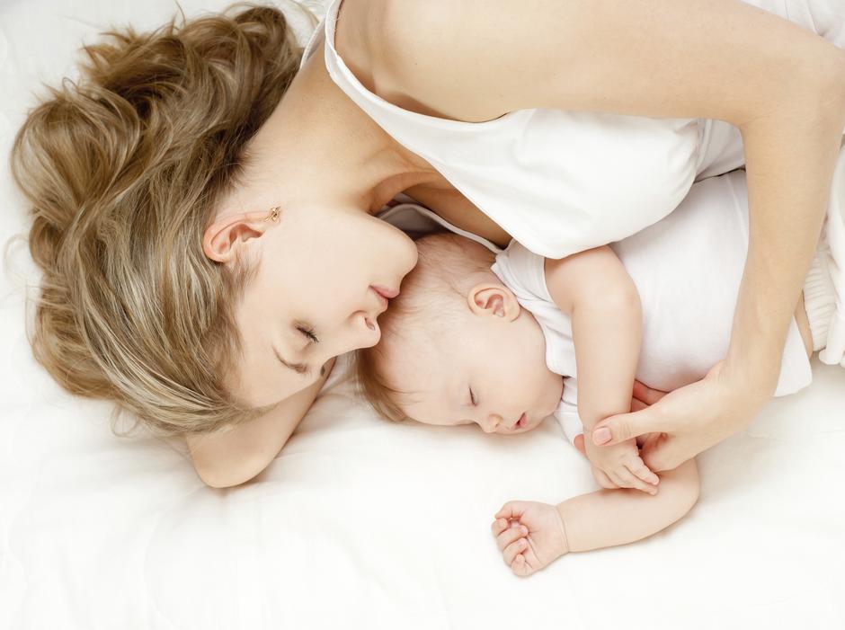 mama beba zajedničko spavanje | Author: Thinkstock