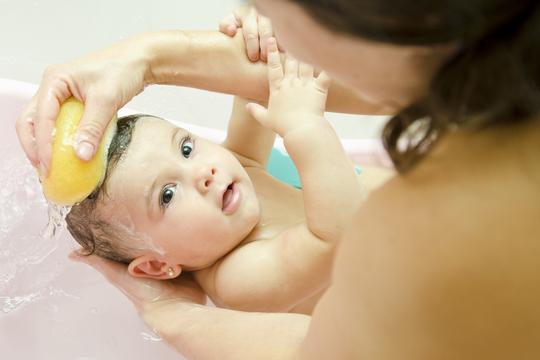 beba kupanje kada uši