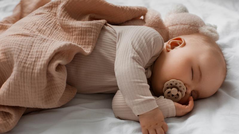 Ovaj jednostavan francuski trik mo&zcaron;e pomo&cacute;i bebi da bolje spava