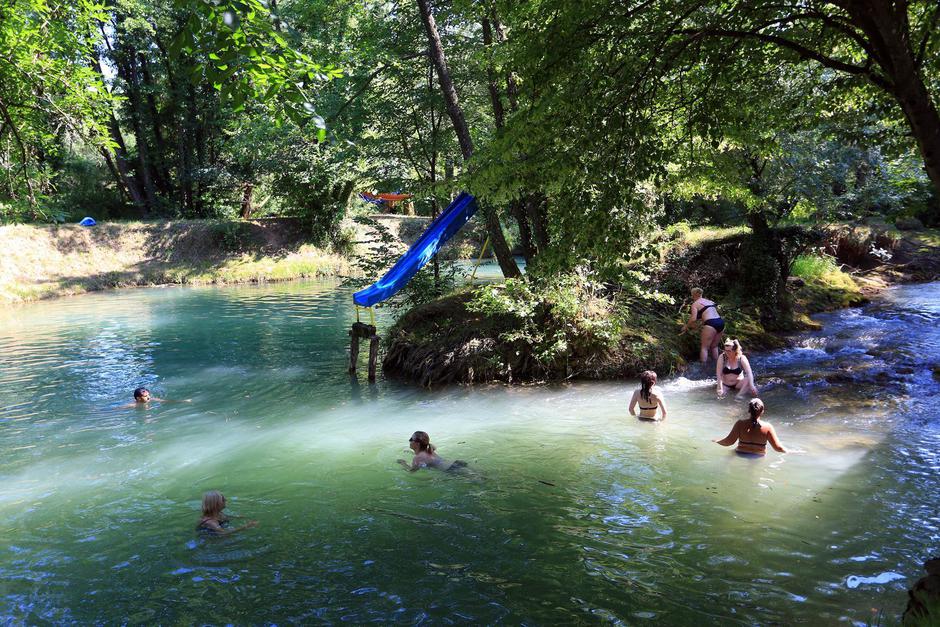Brojna kupališa rijeke Mrežnice | Author: Kristina Stedul Fabac/PIXSELL