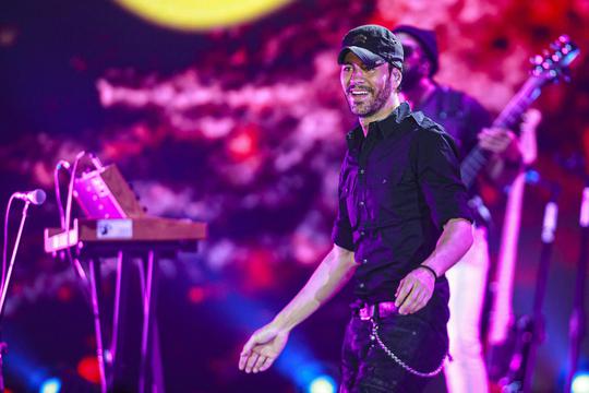 Enrique Iglesias tijekom koncerta u Poljskoj