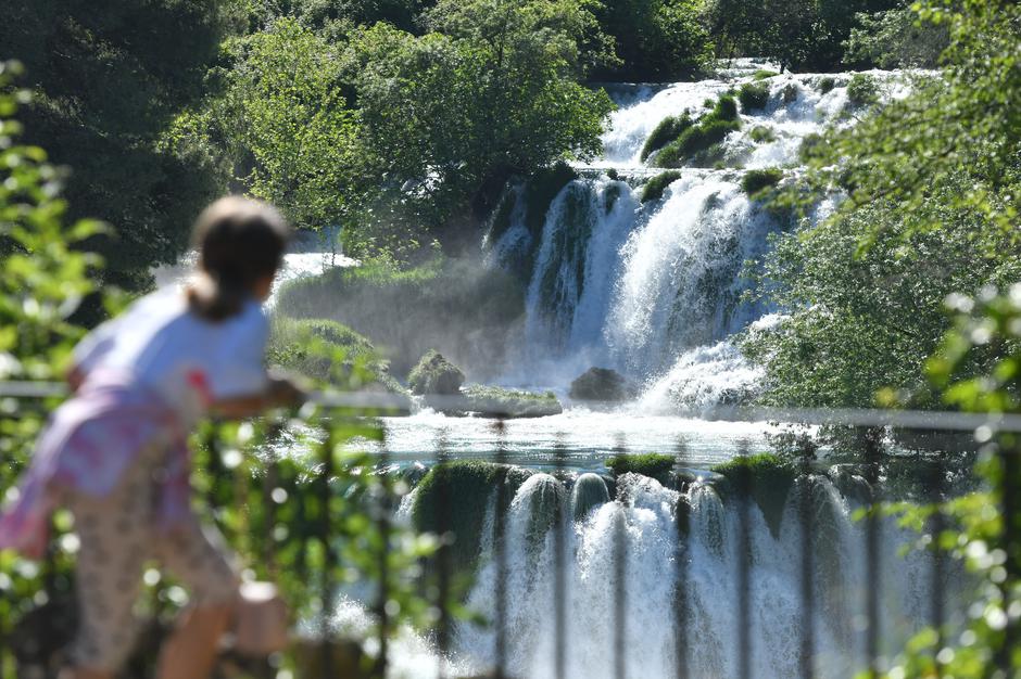 Skradin: Doma?i i strani gosti uživaju u ljepotama Nacionalnog parka Krka | Author: Hrvoje Jelavic/PIXSELL