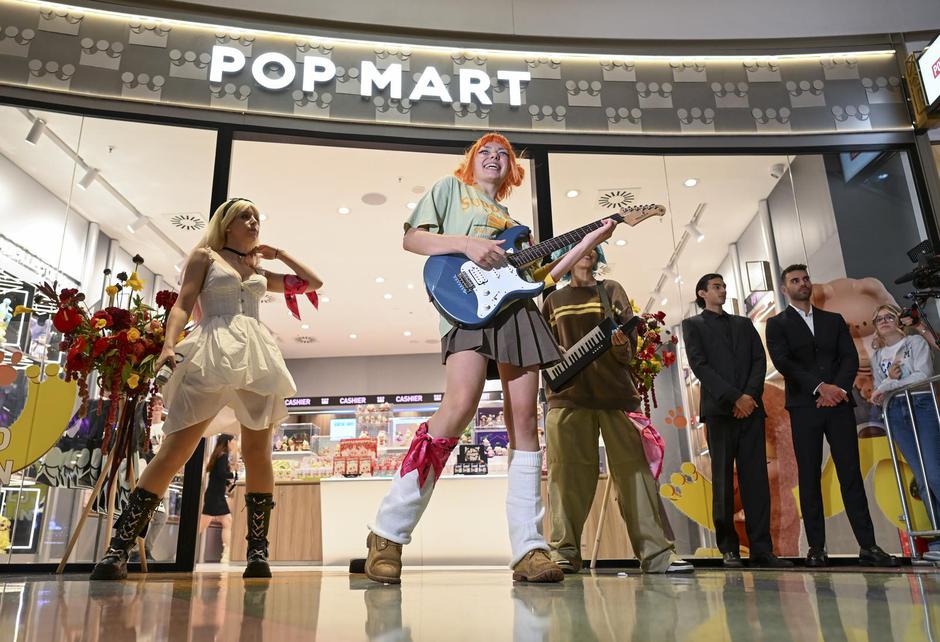 Germany's first Labubu store opens in Berlin | Author: Jens Kalaene/DPA