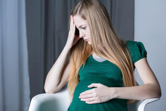 trudnica trudnoća tuga stres