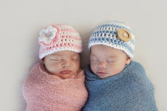 blizanci beba bebe