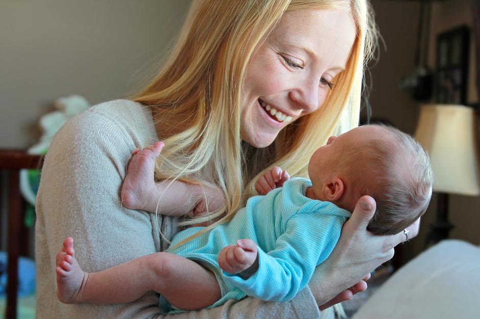 novorođenče beba mama | Author: Thinkstock