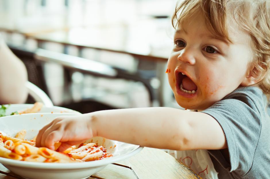dijete hrana jede | Author: Thinkstock