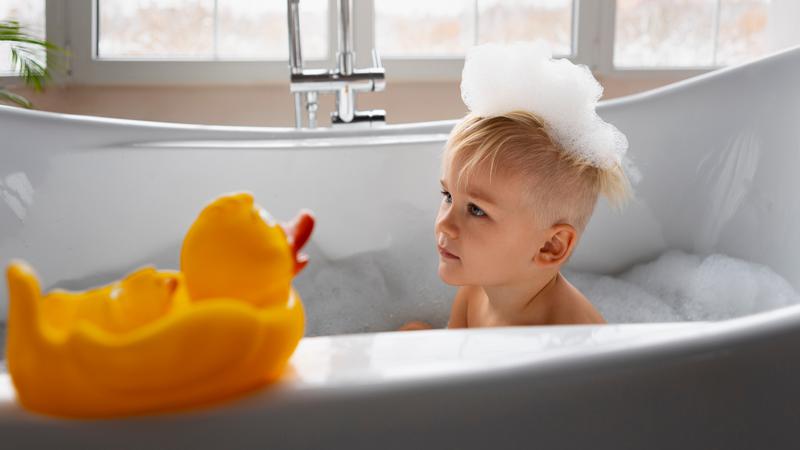 Mama priznala da djecu kupa dva puta tjedno, ljudi je napali. Treba li djecu kupati svaki dan?