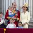 Prvo kraljevsko mahanje princa Georgea na proslavi kraljičinog rođendana